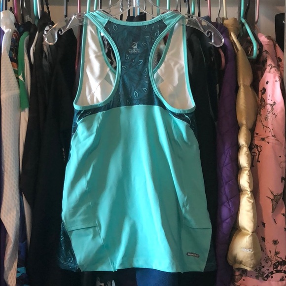 🚫 SOLD 🚫 The North Face Running Top - Picture 2 of 6